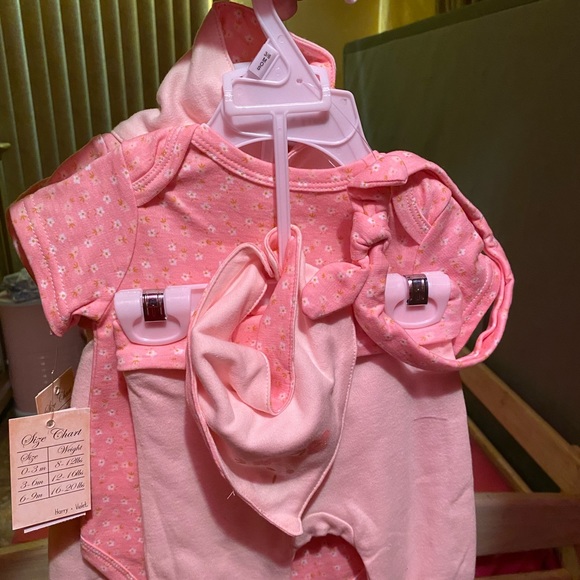 outfits for twins size 3-6 - Picture 2 of 2